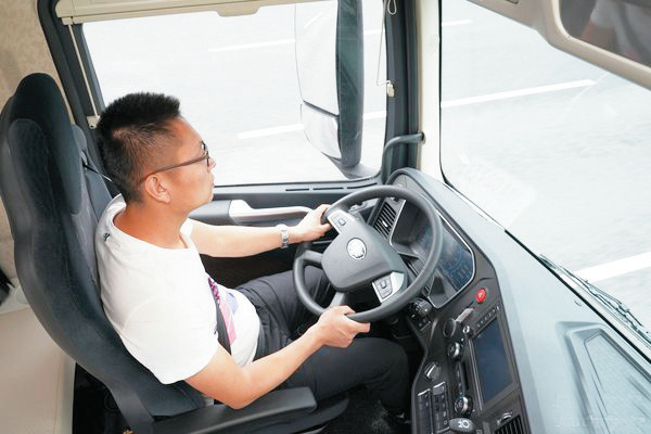 卡車司機生存狀態(tài)亟待關(guān)注